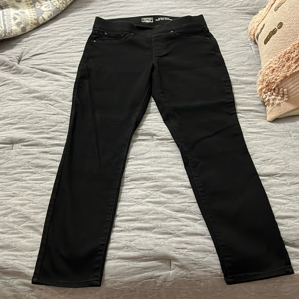 10M signature Levi pull on black jeans